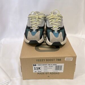 Yeezy boost 700 v1 kids size 11c